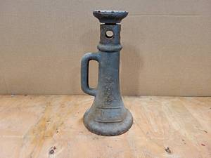 lot 694 image: 1-12 x 10 Screw Jack