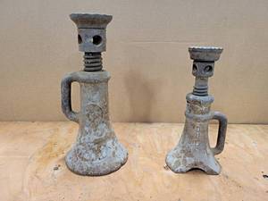 lot 695 image: 2 x 14 Screw Jack & 1-12 x 8 Screw Jack - Both Have Damage