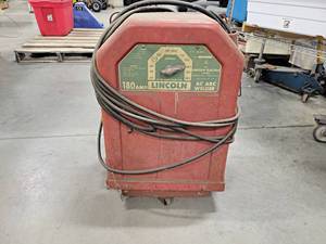 lot 697 image: LINCOLN 180A Stick Arc Welder - NO SHIPPING