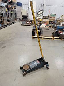 lot 699 image: Walker Floor Jack - Does not Raise - NO SHIPPING