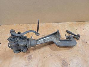 lot 704 image: Peck, Stow and Wilcox Metal edge Roller w Bench Clamp