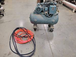 lot 723 image: Ingersoll Rand Shop Air Compressor - 115V 1PH - Working unit, holds air well - Around 30 Gallon  Air Hoses - NO SHIPPING