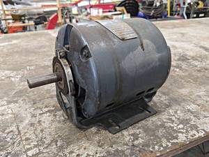 lot 490 image: GE 12HP 3PH Electric Motor