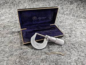 lot 507 image: Mitutoyo 0-1 Micrometer in Case