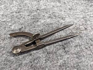 lot 513 image: Divided Caliper Wing Compass - Plumpton