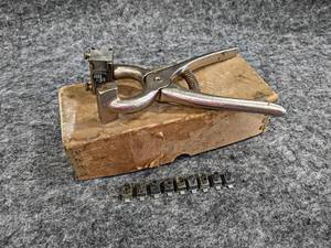 lot 515 image: Vintage Franklin Livestock Tattoo Kit
