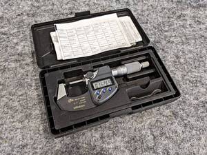 lot 545 image: Mitutoyo Digital Micrometer in Case, 0-1 - Part No. 293-330-30