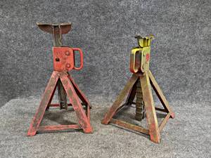 lot 582 image: Pair of BLUE POINT 5-Ton Jack Stands - NO SHIPPING