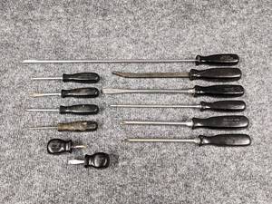 lot 592 image: Lot of (12) SNAP-ON Screwdrivers - Longest is about 19.5