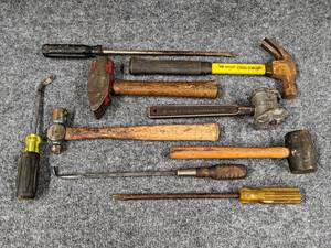 lot 602 image: Lot of Mauls, Hammers, Mallet and Screwdrivers