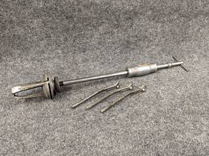 lot 635 image: SNAP-ON CG-250-5 3 Jaw 6 Ton Pressure Puller, Slide Hammer and Jaws