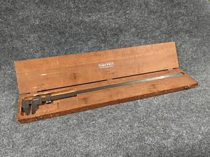 lot 645 image: STARRETT 24 Caliper in Original Wood Box