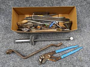 lot 647 image: Lot of Assorted Hand Tools