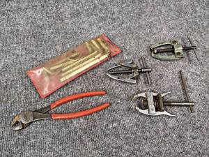 lot 673 image: SNAP-ON Gear Puller, OTC Puller, SNAP-ON Pliers and SNAP-ON Allen Wrench Set