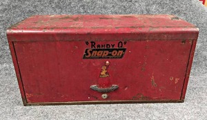 lot 681 image: Vintage SNAP-ON Tool Box - About 24 x 12 x 10.5