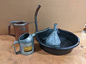 lot 774 image: Metal Oil Cans and Plastic Oil Pan - NO SHIPPING