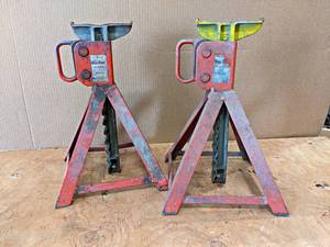lot 789 image: Pair of BLUE-POINT Jack Stands - Model HJ-8100 - NO SHIPPING