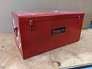 lot 792 image: Nice Vintage SNAP-ON Tool Box - Overall About 21.5 x 11 x 11