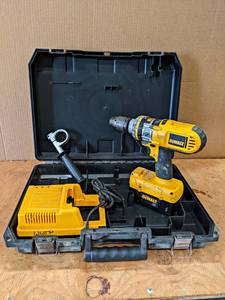 lot 812 image: DeWalt DC900 36V Drill w Battery, Charger and Case