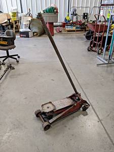 lot 825 image: SNAP-ON 1.5 Ton Floor Jack - Works - NO SHIPPING
