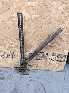 lot 838 image: Handyman Jack - 34 Tall - NO SHIPPING