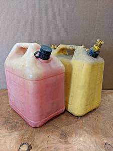lot 846 image: Pair of 5 Gallon Gas  Fuel Cans - NO SHIPPING