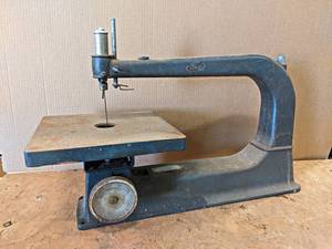 lot 856 image: Vintage Dunlop Belt-Driven Scroll Saw - Model No. 103.0407 - NO SHIPPING