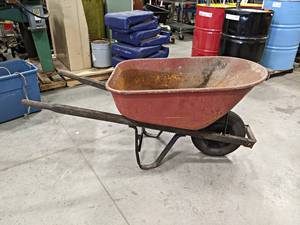 lot 860 image: True Temper Wheelbarrow - NO SHIPPING