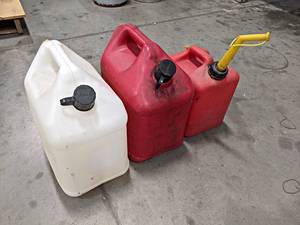 lot 881 image: Lot of (2) 5 Gallon Gas  Fuel Cans and (1) 2 Gallon - The 5 & 2 Gallon have fuel in them - NO SHIPPING