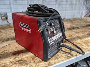lot 883 image: Lincoln Electric SP-100 120V Wire Feed Welder - Unknown Condition - NO SHIPPING
