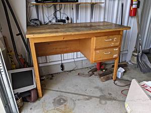 lot 945 image: 60 x 30 x 42 Standing Desk with Two Drawers - NO SHIPPING