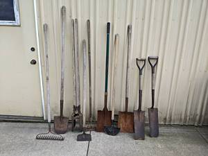 lot 954 image: Lot of (10) Rakes, Shovels, Post Hole Digger, and More - NO SHIPPING