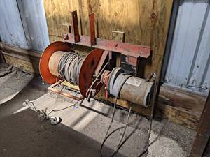 lot 968 image: Electric Winch - Measures 30 x 17 x 14, Unknown Working Condition - NO SHIPPING