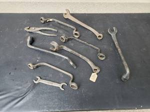 lot 16 image: Collection of Ford wrenches and pliers