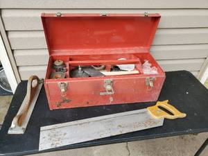 lot 24 image: Toolbox and misc. tools