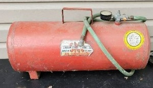 lot 26 image: Air Compressor