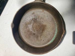 lot 119 image: Lodge Cast Iron Skillet