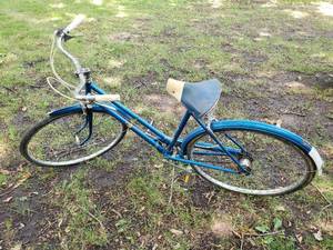 lot 128 image: Vintage Triumph Bike