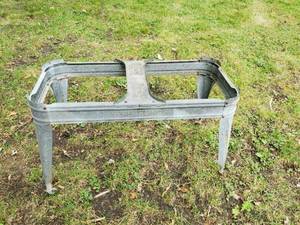 lot 175 image: Wheeling Galvanized Tub Stand