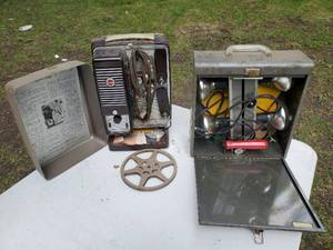 lot 178 image: Vintage Kodak projector and Light Set Up