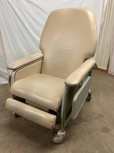 MSRP $1800&nbspLumex Deluxe Clinical Care Recliner Resident Patient Bariatric Recovery Geri Chair Extra Wide Seat 24 450Lb. Capacity- Flip Up Double Sided Trays -Good Condition - Wear To Arms...See Pics