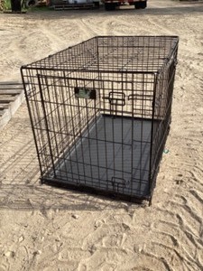 Wire dog kennel w end and side doors