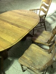 Oak oval kitchen table w6 chairs