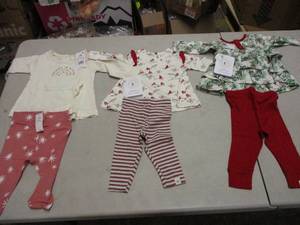 lot 79 image: Burts Bees and Grayson Mini Baby cl...