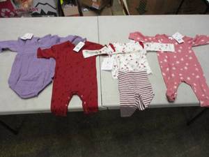 lot 84 image: Burts Bees and Grayson Mini Baby cl...