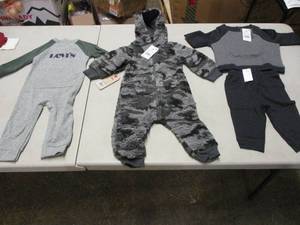 lot 89 image: Levis and Grayson Mini 12M Baby Clo...