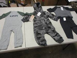 lot 90 image: Levis and Grayson Mini 12M Baby Clo...