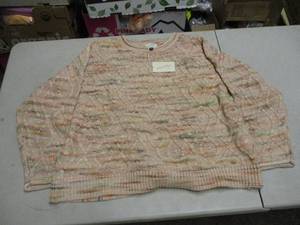 lot 135 image: Universal Thread 3X Sweater new wi...