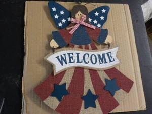 lot 4 image: Patriotic Welcome Angel Accent...