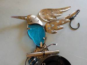 lot 8 image: Solar Hummingbird Chime needs repa...
